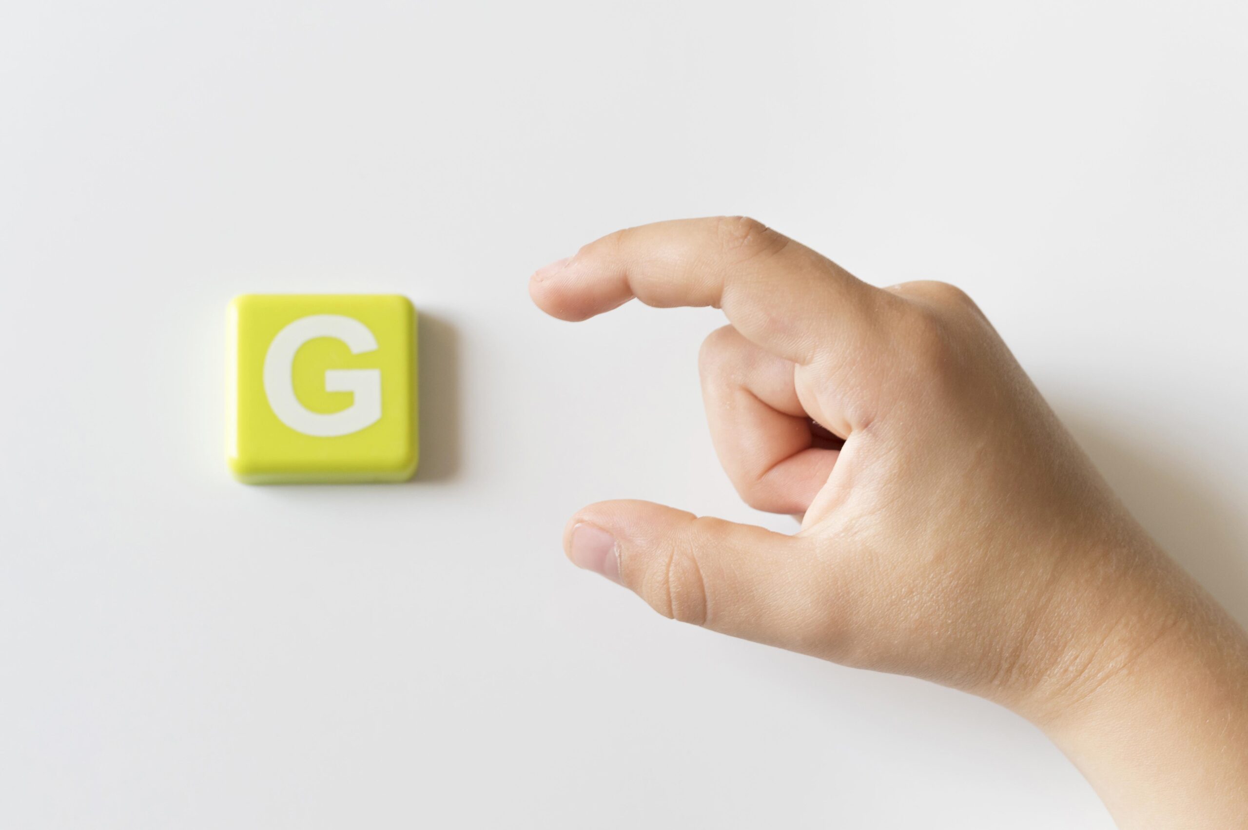 sign-language-hand-showing-letter-g